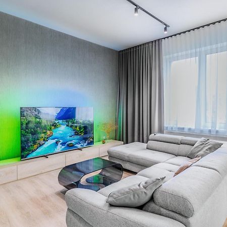 Chalupku - Luxurious Apartment 70M2 In Direct Centrum With Parking Included, Air-Conditioned, Balcony, Quiet Sleep, Best In Town Банска-Бистрица Экстерьер фото