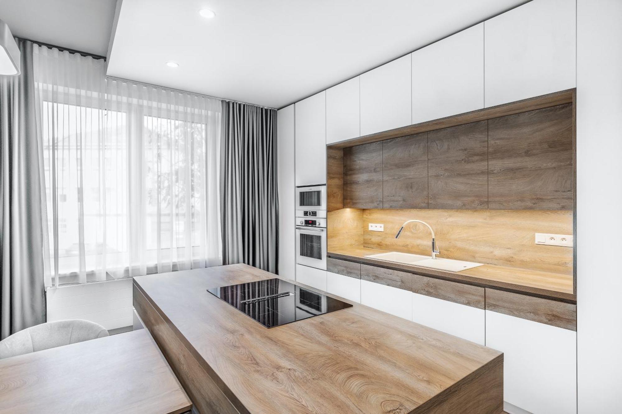 Chalupku - Luxurious Apartment 70M2 In Direct Centrum With Parking Included, Air-Conditioned, Balcony, Quiet Sleep, Best In Town Банска-Бистрица Экстерьер фото